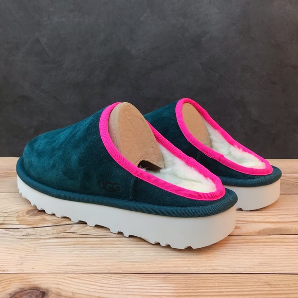 UGG Classic Slip On - Picture 10 of 16